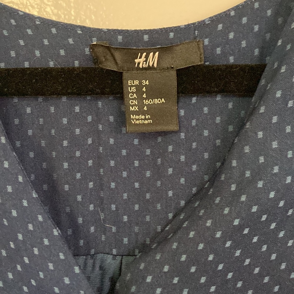 💕H&M BLOUSE💕 - Picture 4 of 6